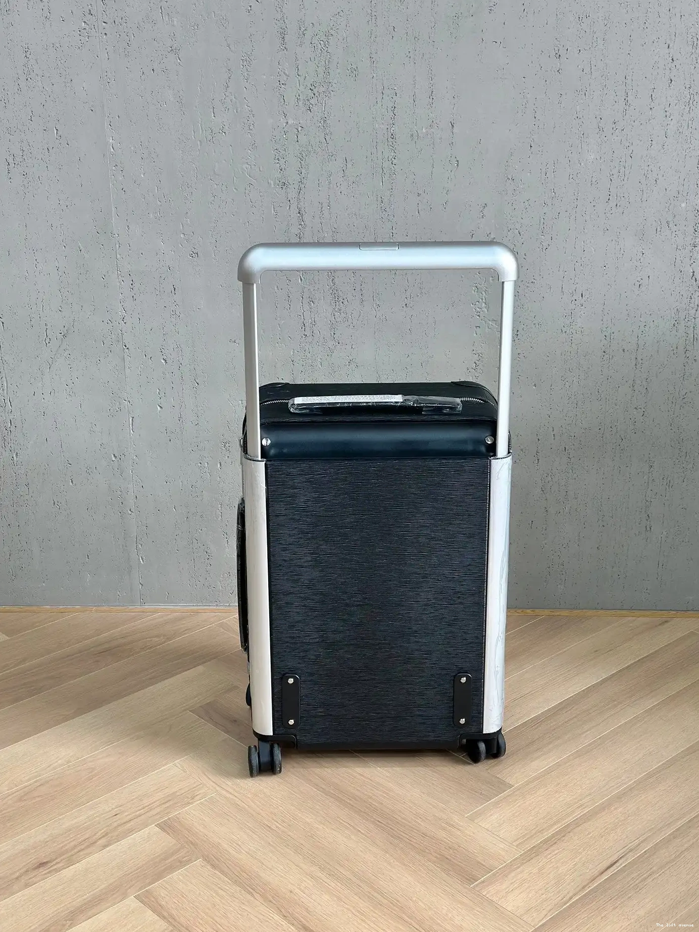 55 37L MONOGRAM CABIN SUITCASE HORIZON CUSTOM EMBOSSED 0704